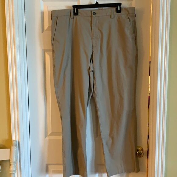 Size 40 x 32 croft and barrow khakis - Picture 1 of 6